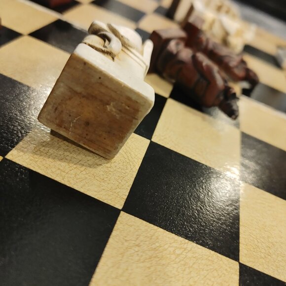 Original vintage clay chess set "Buddhist Warrior Monks", pre-owned. - Picture 9 of 9